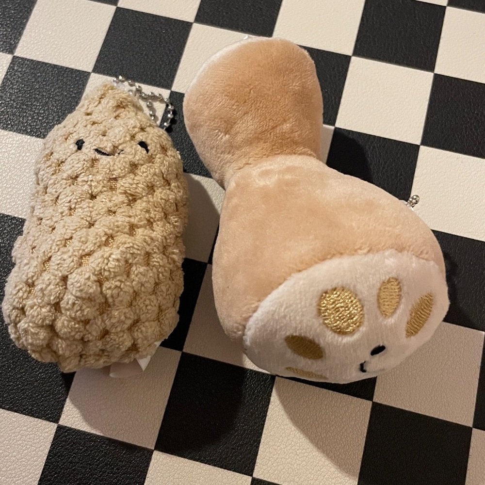 NWOT - Keychains - Peanuts & Lotus Root - Picture 2 of 8